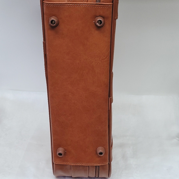 Vintage "Holiday" brand 2 piece faux leather luggage set made in Korea - Picture 4 of 15